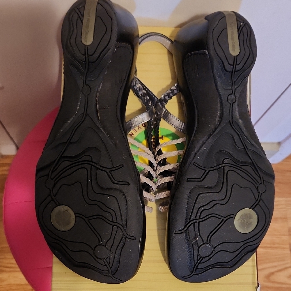 🔥Jambu SPICE Women's Black and Tan Strappy Sandals - Picture 3 of 4